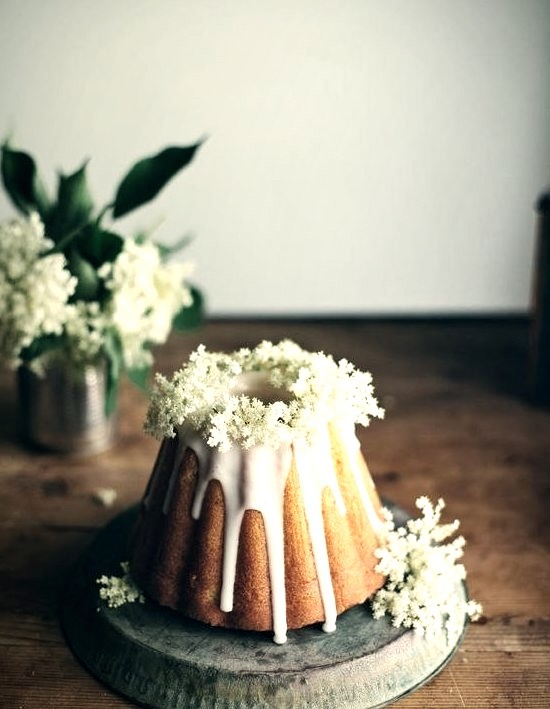 Bundt cake with elderflower glaze